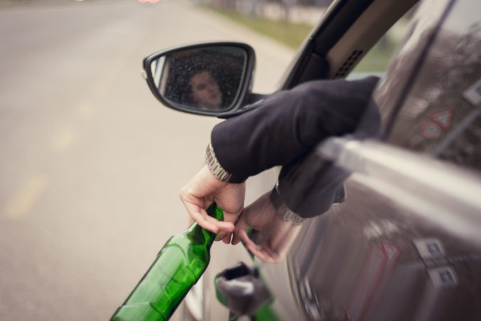 Opitý vodič z Česka sa na „kruháči“ v Snine točil v protismere, nafúkal dve promile