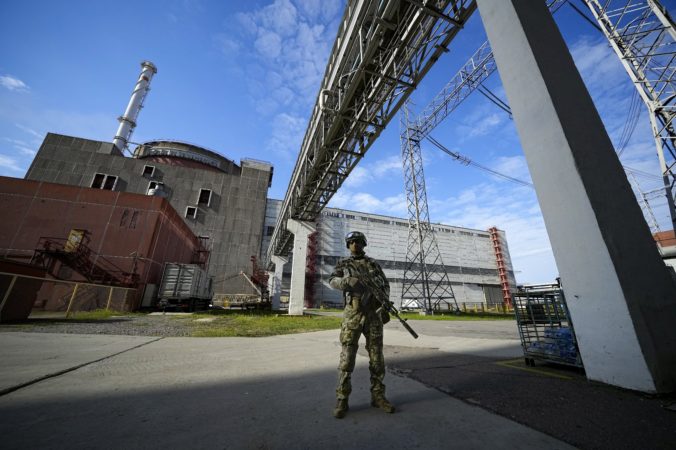 Inšpekcia odhalila vojenskú techniku v Záporožskej jadrovej elektrárni, odborníci vyzývajú na zriadenie bezpečnostnej zóny