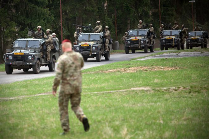 Na východnej hranici NATO nasadia 1 200 vojakov, týka sa to aj Slovenska