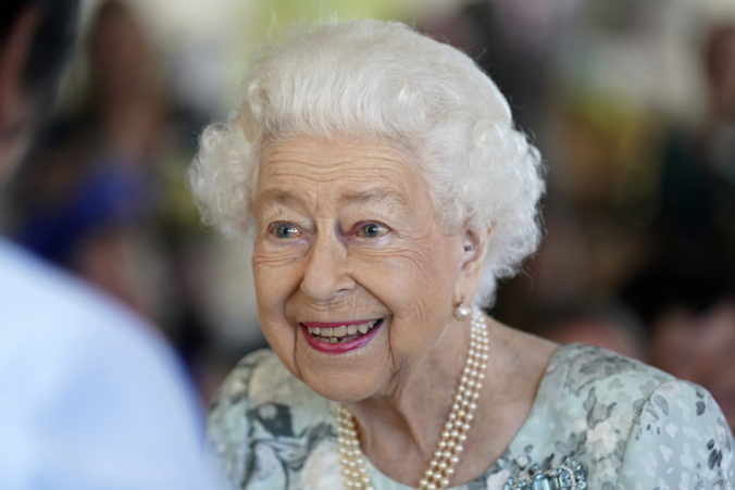 Kráľovná Alžbeta II. je pod dohľadom lekárov, zdravotný stav britskej panovníčky je znepokojujúci