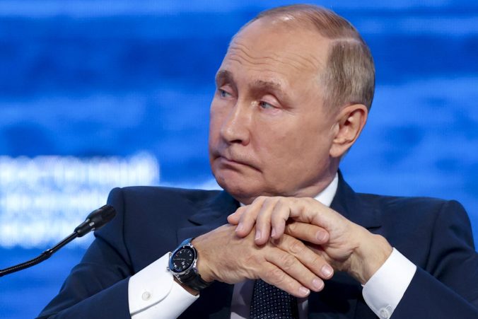 Poslanci z Petrohradu navrhujú obviniť Putina z vlastizrady, rozpútaním vojny na Ukrajine škodí Rusku