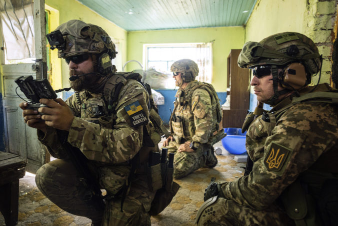 Ukrajinskí obyvatelia pomáhajú svojej armáde zvyšovať ruské straty, pochvaľuje si generálny štáb