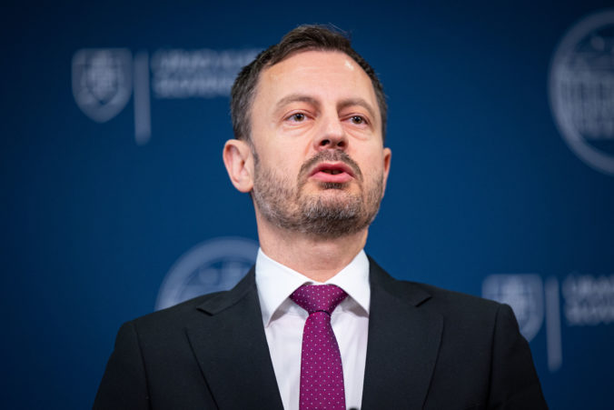 Heger vytiahol zo svojej rezervy 330-tisíc eur, peniaze pôjdu aj na boj proti hoaxom Heger vytiahol zo svojej rezervy 330-tisíc eur, peniaze pôjdu aj na boj proti hoaxom