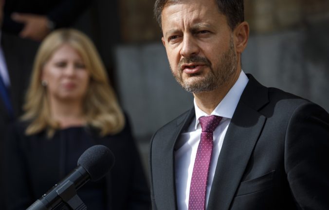 Heger odovzdal prezidentke Čaputovej tri mená nových ministrov, o jednu pozíciu má záujem on sám