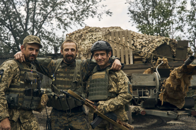 Rusi na Donbase prichádzajú o strategické pozície a ustupujú ukrajinskej armáde, niektorí vojaci zo strachu zahadzujú svoje uniformy