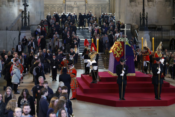 Dopravné podniky v Londýne sa pripravujú na milión návštevníkov prichádzajúcich na pohreb kráľovnej