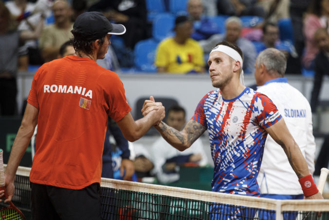 Slovenskí tenisti porazili Rumunov s vierou v postup na finálový turnaj na štvrtý pokus