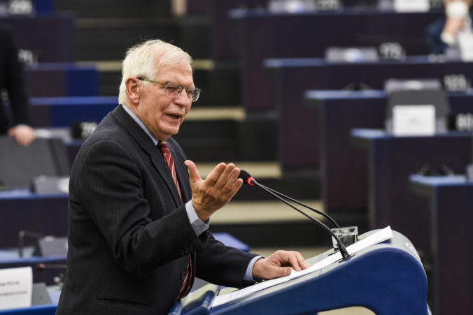 Rusko referendami na Ukrajine porušuje suverenitu krajiny a ľudské práva, tvrdí Borrell