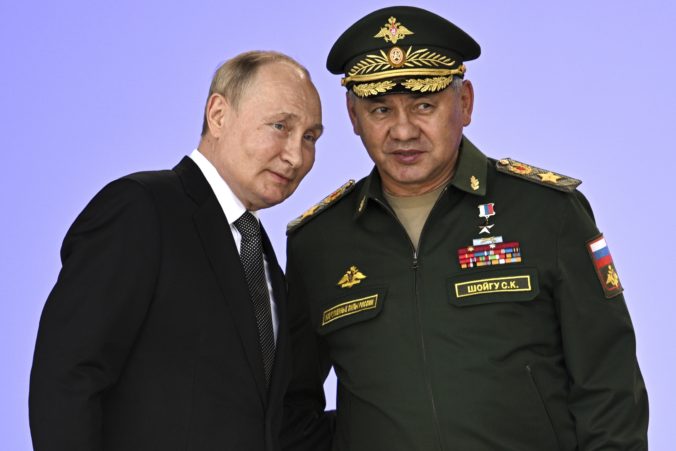 Putin podľa vojnových analytikov vydáva protichodné rozkazy, zrejme prestal dôverovať Šojguovi a ministerstvu obrany