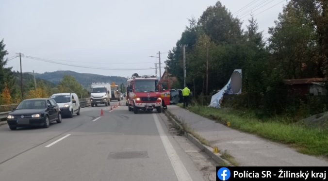 Obvinili vodiča, ktorý v Čadci zrazil na chodníku matku s dieťaťom (foto)