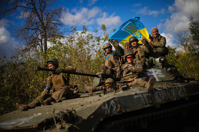Ukrajinská armáda v Chersonskej oblasti napreduje, ruskí vojaci nie sú dobre pripravení a “plnia rolu potravy pre delá“