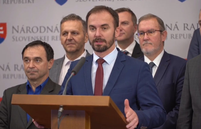 SaS nie je konštruktívnou opozíciou, jej cieľom je rozbitie vlády a pomsta Matovičovi, vyhlásil Šipoš (video)