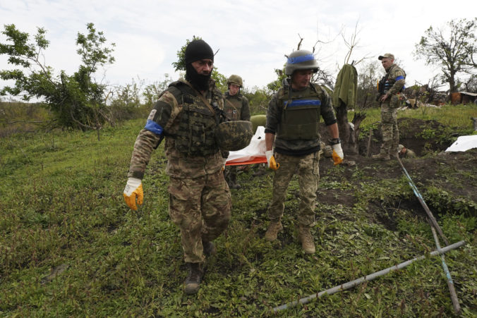 Na oslobodenom území Charkivskej oblasti našli počas ostatného mesiaca 530 mŕtvych osôb
