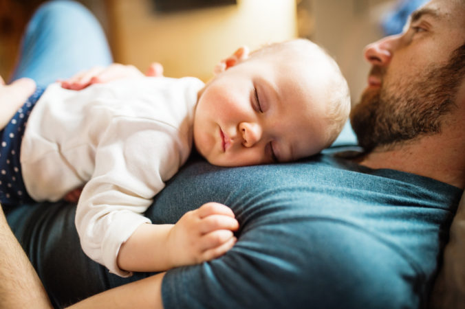 Na Slovensku sa zavedie otcovská dovolenka. Očakáva sa, že materskú dávku bude mesačne poberať asi tritisíc otcov