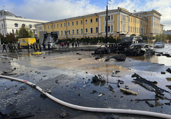 Ruský raketový útok zasiahol v Kyjeve viac než 70 budov, žiadna z nich nebola vojenský objekt (foto+video)