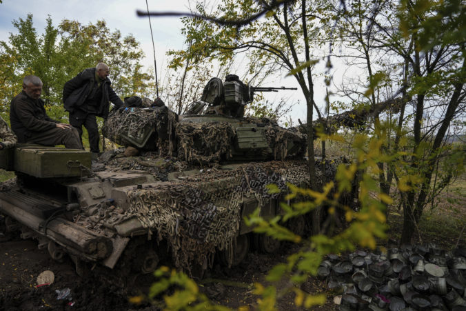 Ukrajinská armáda pokračuje v protiofenzíve na východe krajine, oslobodzuje okupované dediny a ničí Rusom infraštruktúru