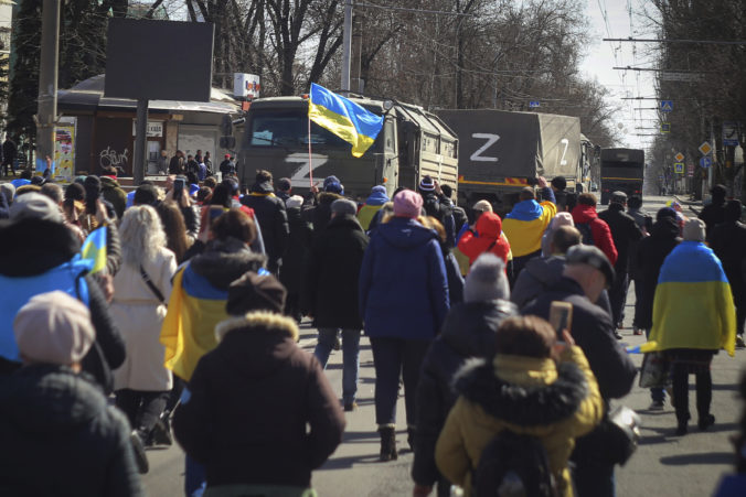 Rusko ponúka ubytovanie pre ľudí, ktorí sa evakuujú z Chersonskej oblasti. Má ísť však o nútené deportácie