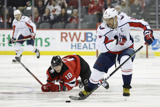 Tatar strelil svoj prvý gól v novej sezóne NHL, Ovečkin útočí na rekord Gretzkého a Kessel je ako Yandle (video)