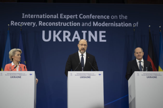 V Berlíne sa koná konferencia o obnove Ukrajiny, podľa Zelenského však ešte nedostali ani cent (video)
