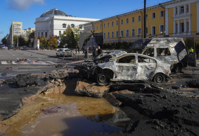 Rusi bombardovali Kyjev a niektoré časti Ukrajiny, viaceré mestá ostali bez vody a elektriny
