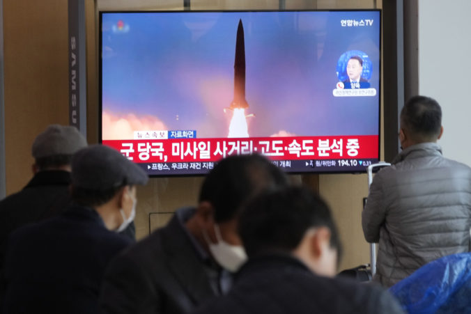 Severná Kórea opäť vystrelila desiatku rakiet v blízkosti hraníc s Južnou Kóreou, Soul neostal bez reakcie