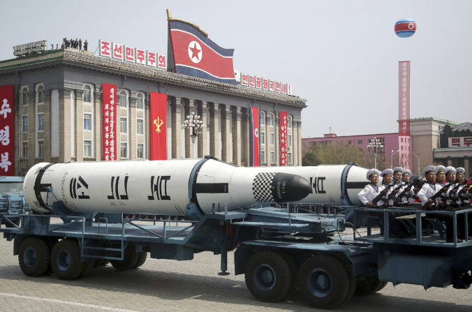 Severná Kórea odpálila ďalšie balistické rakety, Japonci o jednej stratili prehľad