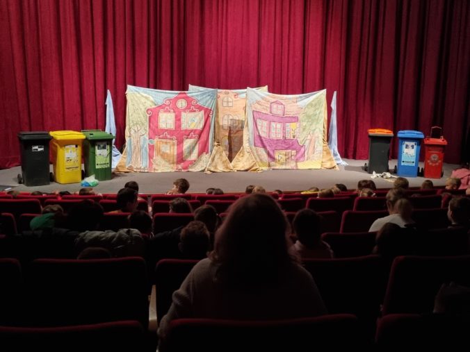 Divadelno – hudobné predstavenie učí deti, ako triediť odpad
