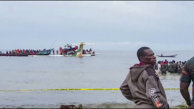 Lietadlo spoločnosti Precision Air sa zrútilo do Viktóriinho jazera, zahynulo 19 osôb (video)