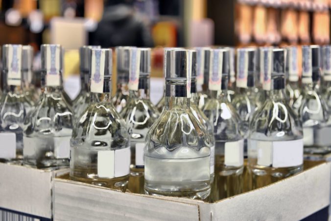 Parlament posunul do druhého čítania návrh novely zákona o spotrebnej dani z alkoholických nápojov
