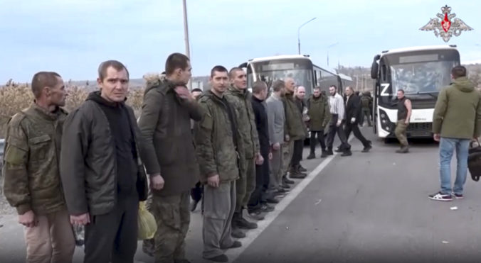 Moskva núti Ukrajincov z okupovaných oblastí sťahovať sa do Ruska, obyvatelia čelia humanitárnej kríze