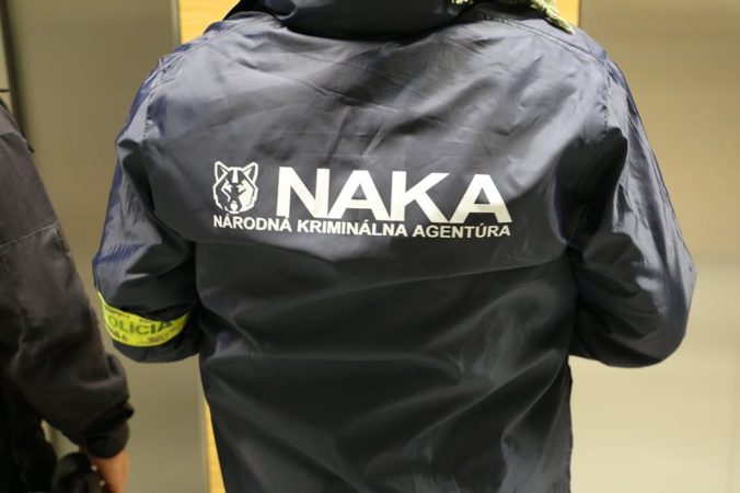 NAKA zasahuje na miestnom úrade v Bratislave, akcia nesúvisí s financovaním Kusého kampane
