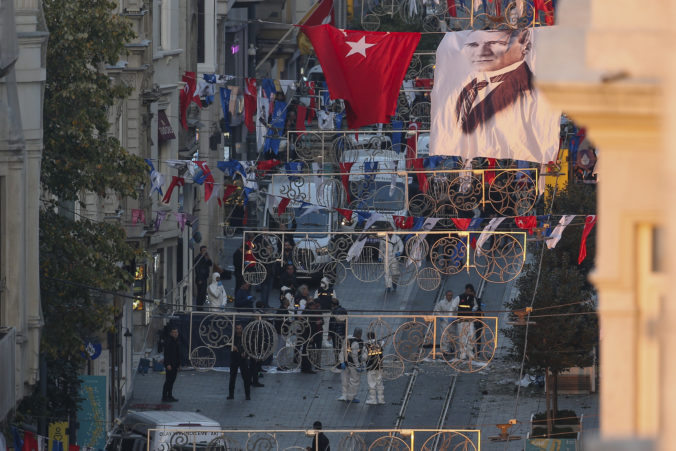 Turecký súd nariadil v súvislosti s bombovým útokom v Istanbule vyšetrovaciu väzbu pre 17 podozrivých