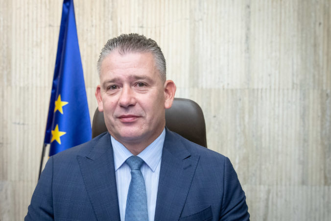 Minister Mikulec nemá Pčolinského dôveru aj pre kauzu zadržania jeho brata