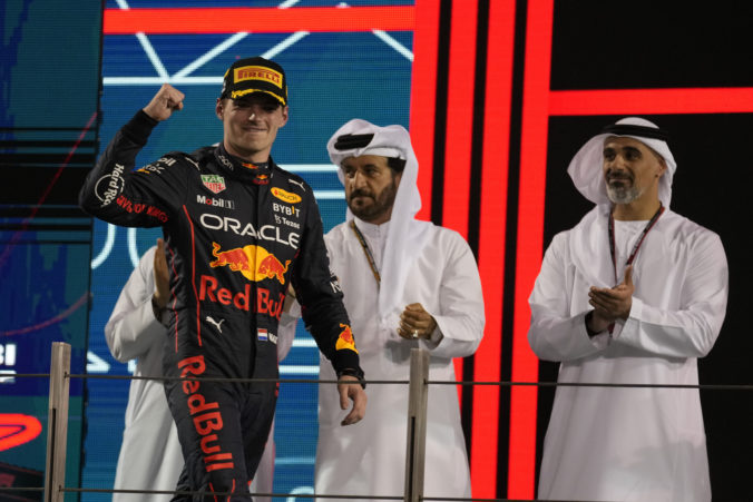 Verstappen obhájil titul majstra sveta a zaznamenal pätnáste víťazstvo v sezóne, Vettel ukončil kariéru