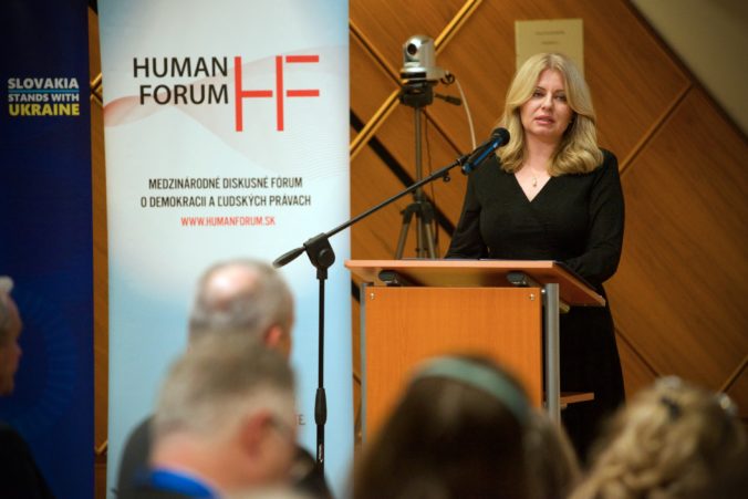 Čaputová na konferencii Human Forum poukázala na deficity demokracie a poďakovala všetkým, ktorým nie sú ľahostajné (foto)