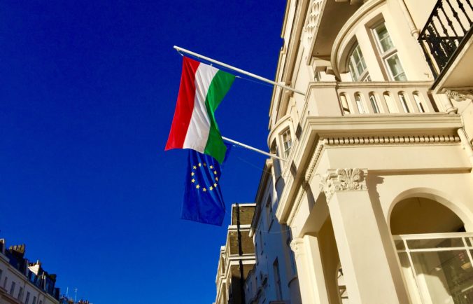 Európsky parlament stále trvá na tom, aby EÚ zmrazila financie pre Maďarsko