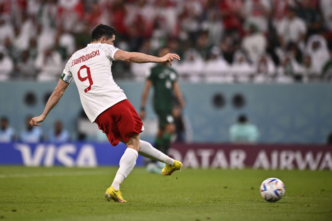 Lewandowski skóroval pri triumfe Poľska nad Saudskou Arábiou, Austrália zdolala Tunisko
