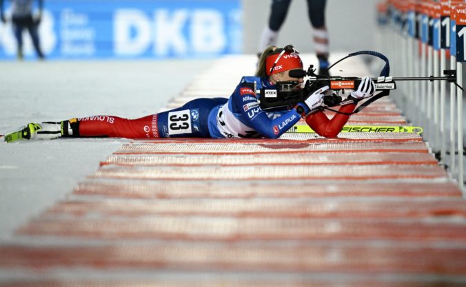 Bátovská Fialková začala sezónu v top 10, vytrvalostné preteky ovládla Öbergová
