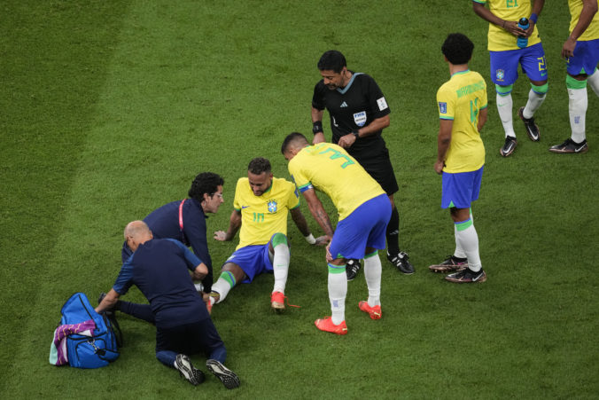 Neymar nestihne ani zápas proti Kamerunu, lekár tímu neuviedol čas jeho návratu. Brazílčania sa sťažujú na trávnik