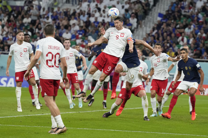 Premiér Morawiecki chcel pre poľský tím odmeny za postup do osemfinále MS v Katare, po vlne kritiky si to rozmyslel