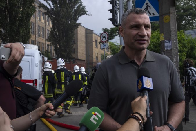 V hlavnom meste Ukrajiny úplne obnovili dodávky tepla aj verejnú dopravu, oznámil starosta Kličko