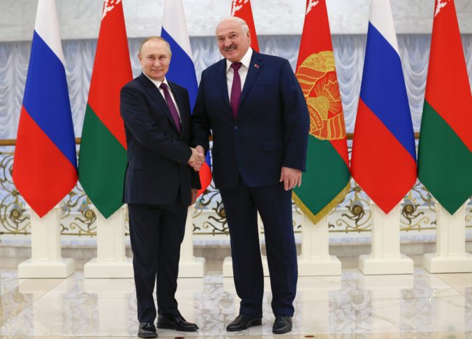 Ruská armáda má v Bielorusku vojenské cvičenia, vyhlásil Putin po boku s Lukašenkom a povedal dôvod
