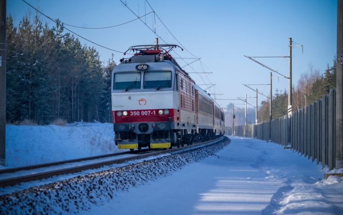 ZSSK pred vianočnými sviatkami a po novom roku posilní vlakovú dopravu
