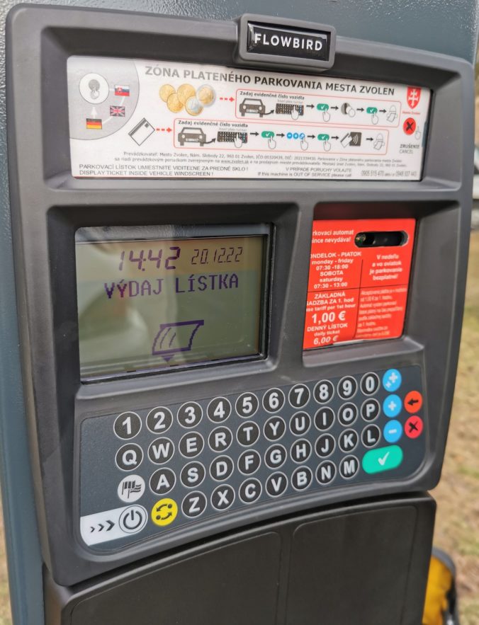 Zvolen vymieňa parkovacie automaty, umožnia úhradu platobnou kartou (foto)