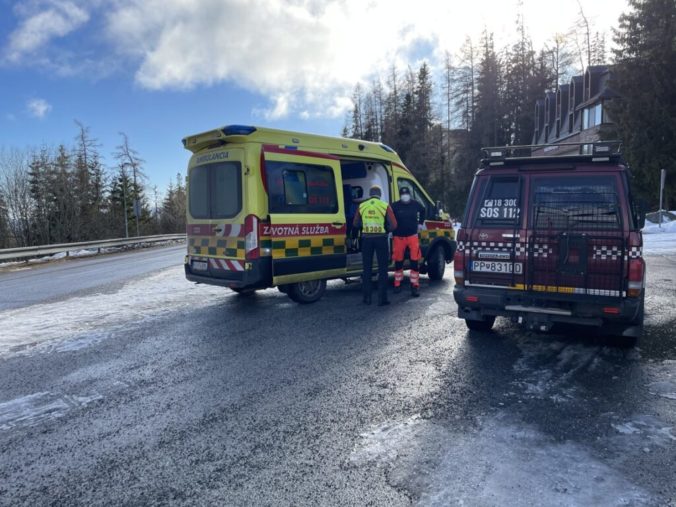 Horskí záchranári pomohli 72-ročnej turistke, počas prechádzky si poranila nohu