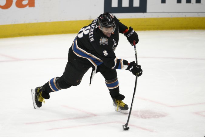 Ovečkin sa stal prvou hviezdou týždňa v NHL, spoločnosť mu robia Georgiev a Pettersson