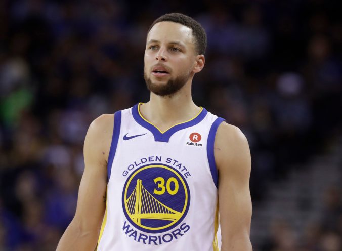 Stephen Curry bude Golden State Warriors chýbať ešte najmenej dva týždne