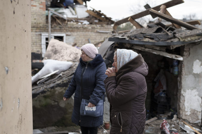 Počas najnovšieho ruského raketového útoku zahynuli na Ukrajine traja ľudia, poškodené boli aj obytné budovy