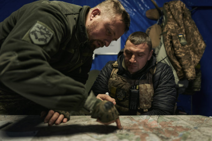 Ruská armáda má presmerovávať zdroje do boja o Bachmut, Ukrajinci musia denne odolávať desiatkam útokov