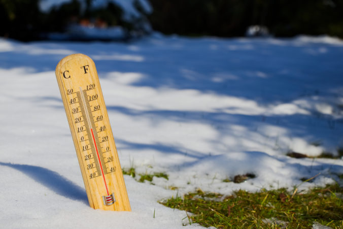 Teplá zima láme rekordy naprieč kontinentom. Takéto výkyvy sú nezvyčajné, konštatuje BBC